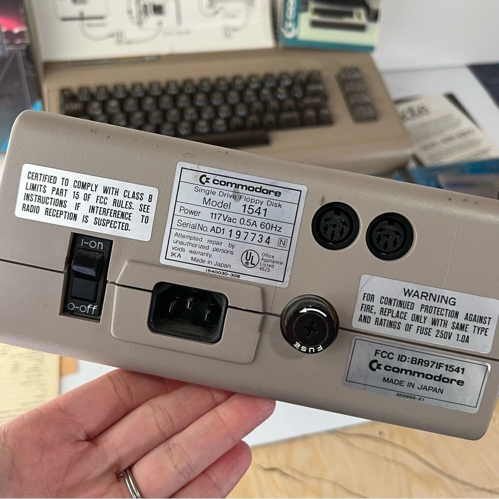 Boxed Commodore 64 computer - Picture 6 of 7